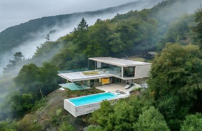 Property 59 West Facing 2.5 Acre